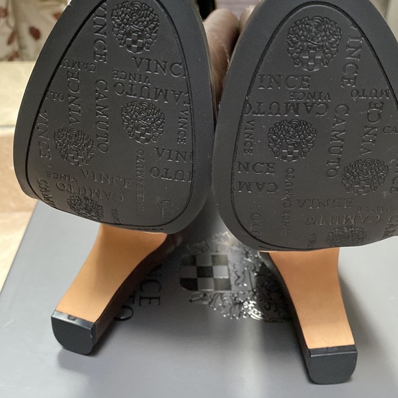 Vince Camuto Bootie . Size 9 Khaki Grey - Picture 9 of 10